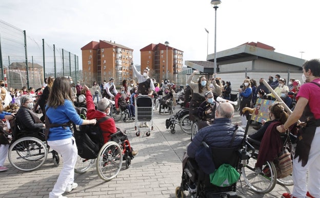 Celebración del carnaval inclusivo de Cocemfe este viernes en el Nuevo Cáceres. 