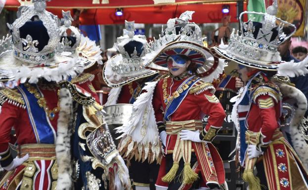 La realeza británica se ha venido al Carnaval con Moracantana. 