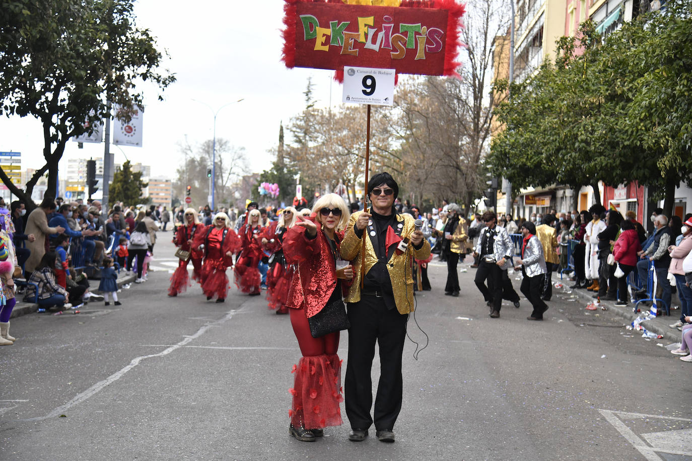 Fotos: Así vivieron el Carnaval de Badajoz los artefactos y grupos menores