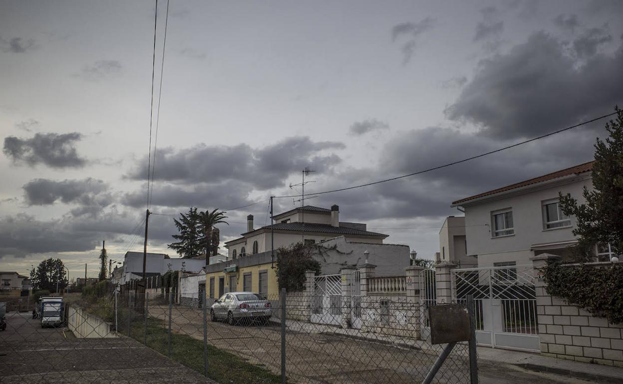 El robo se cometió en esta calle situada en las traseras del supermercado Aldi de Díaz Ambrona.