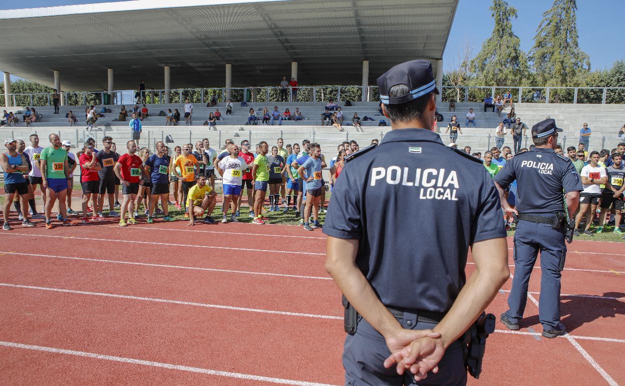 Imagen de archivo de unas pruebas en otras oposiciones de la Policía Local de Cáceres. 