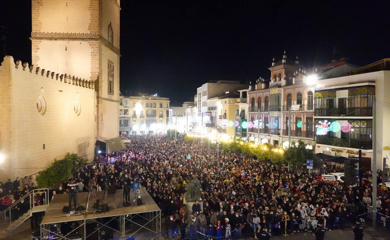 El pregón congregó a 8.000 personas en Plaza de España. 