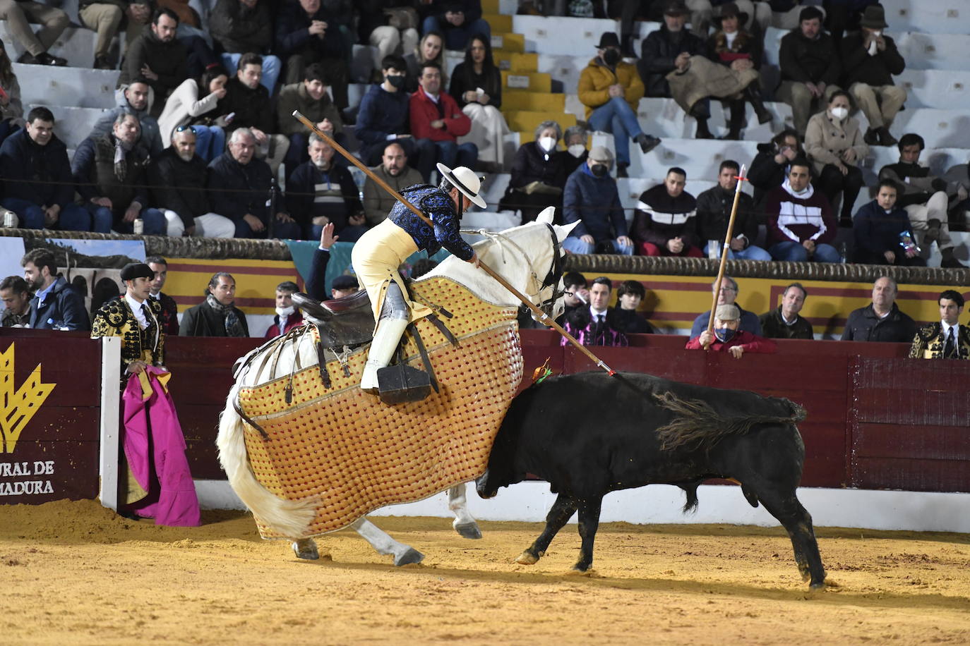 Fotos: Primer festejo de la Feria de Olivenza: Novillada con Carlos Domínguez, Manuel Perera y Eric Olivera