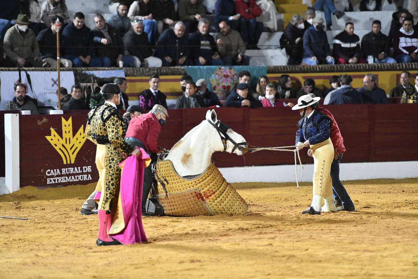 Fotos: Primer festejo de la Feria de Olivenza: Novillada con Carlos Domínguez, Manuel Perera y Eric Olivera