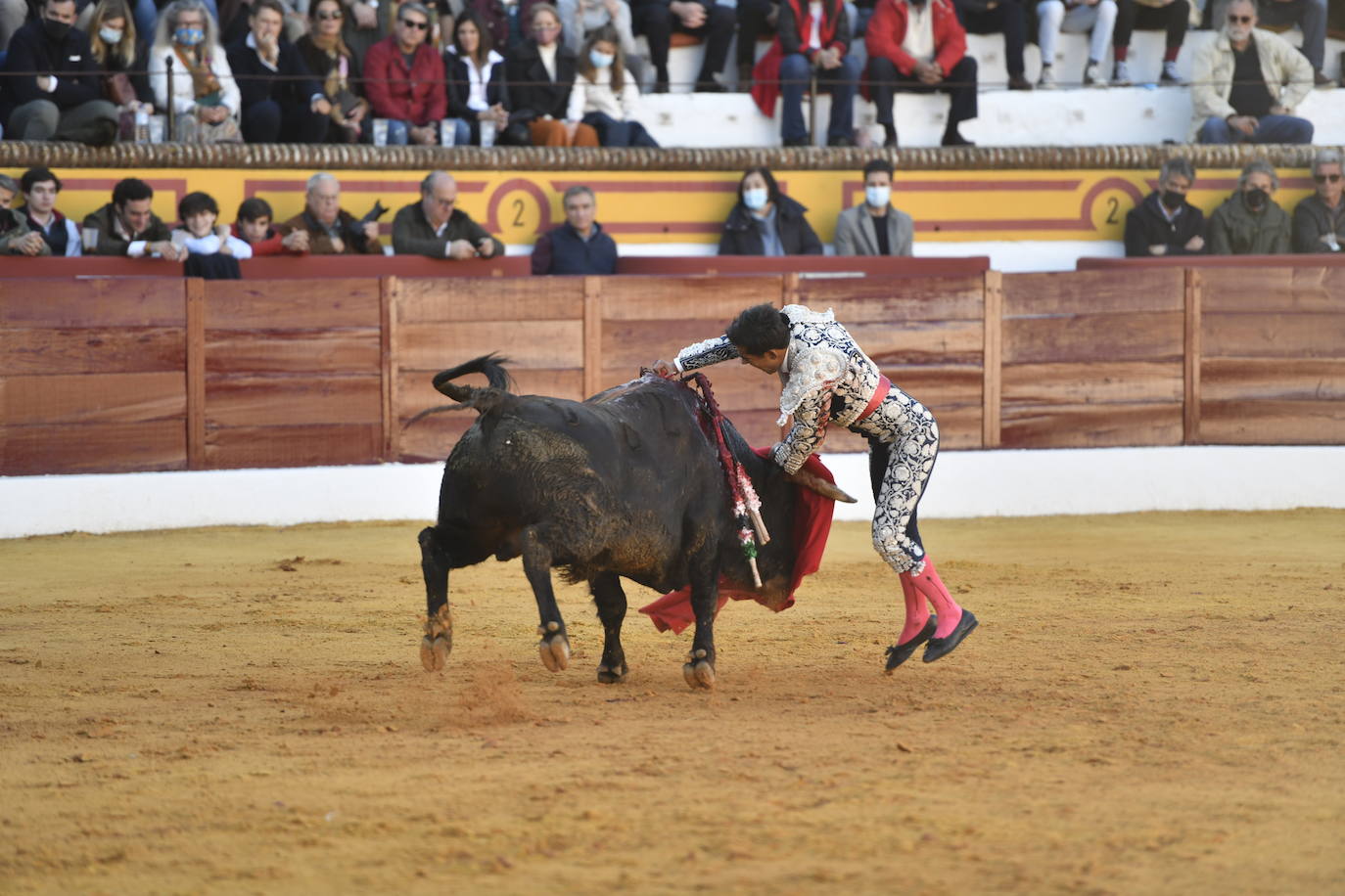 Fotos: Segunda novillada de Olivenza: Lalo de María, Alejandro Adame y Raquel Martín