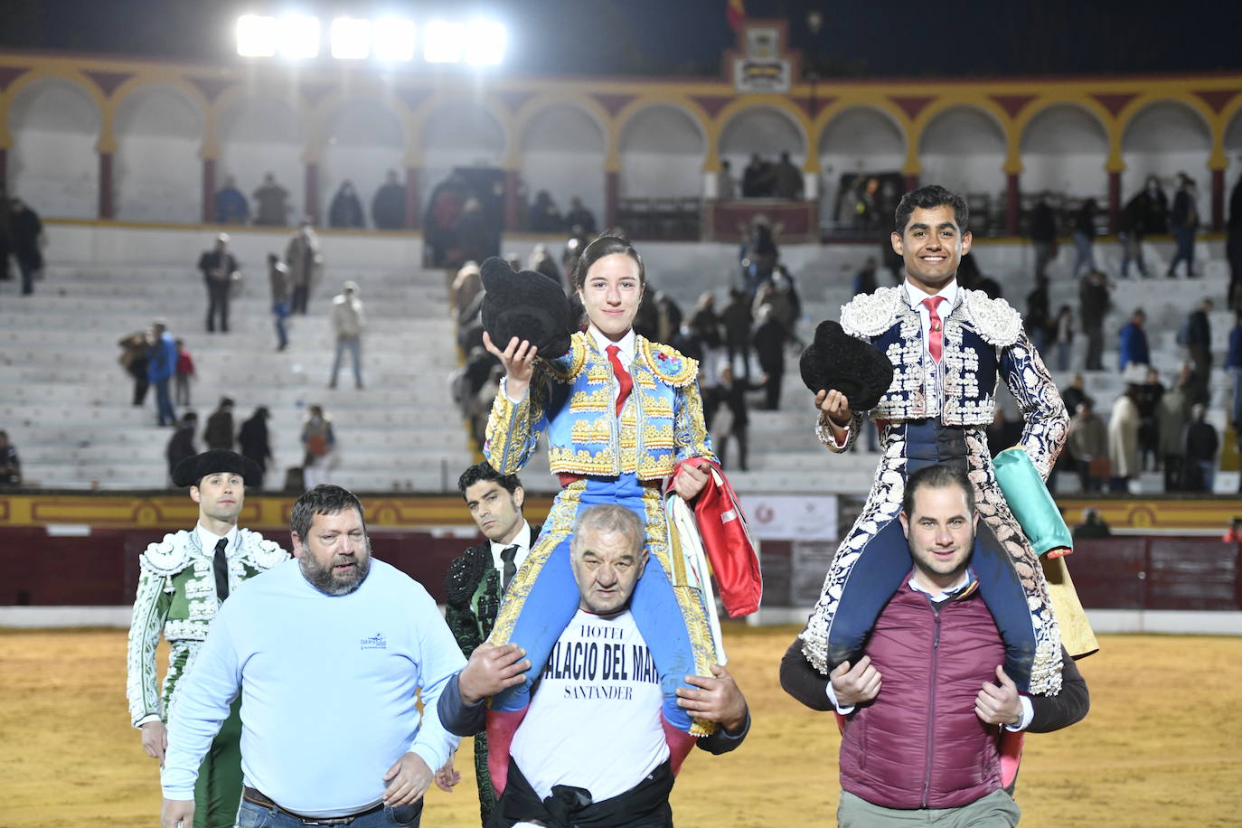 Fotos: Segunda novillada de Olivenza: Lalo de María, Alejandro Adame y Raquel Martín