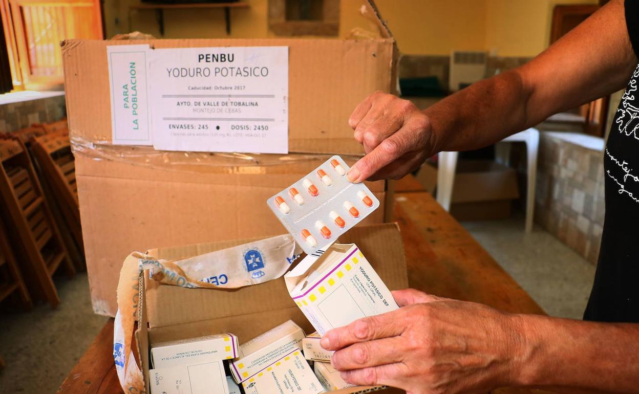 Caja con pastillas de yoduro de potasio, agente protector frente a contaminación nuclear. 