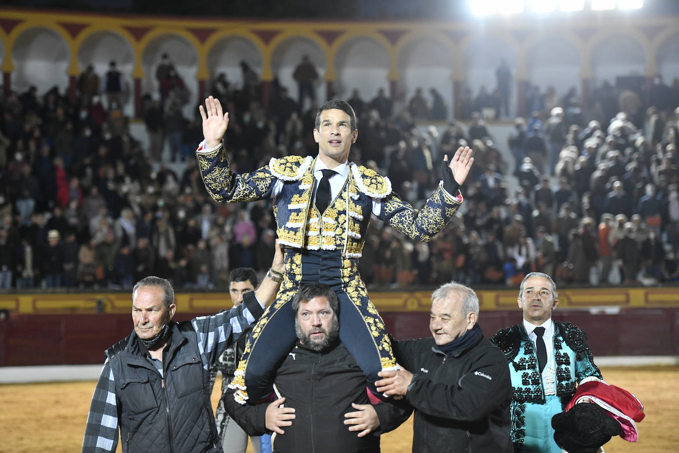 Fotos: La corrida de toros de Morante de la Puebla, José María Manzanares y Roca Rey, en imágenes