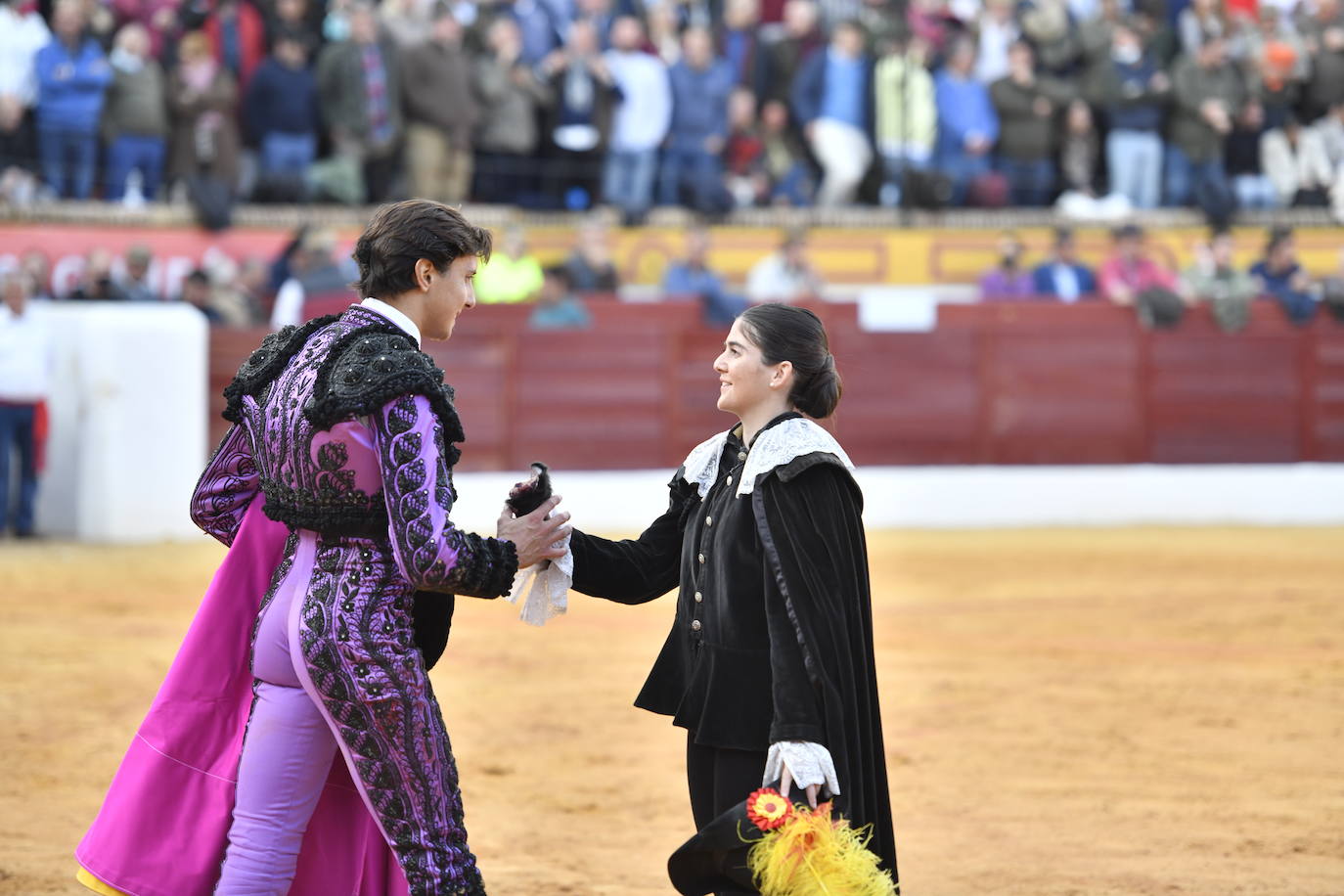 Fotos: La corrida de toros de Morante de la Puebla, José María Manzanares y Roca Rey, en imágenes