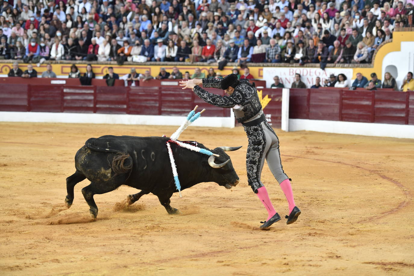 Fotos: La corrida de toros de Morante de la Puebla, José María Manzanares y Roca Rey, en imágenes