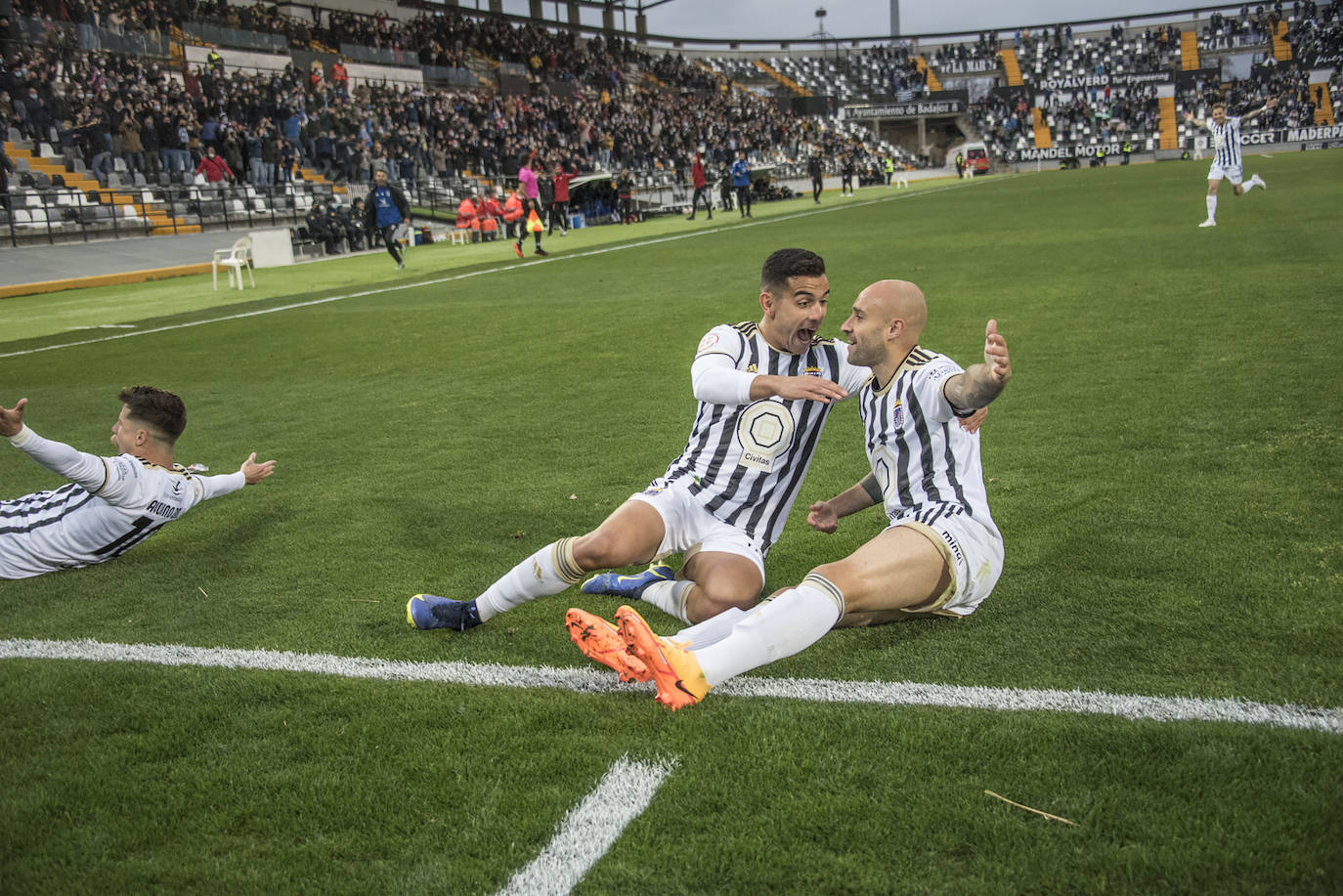 Fotos: Gorka Santamaría hace inmortal al Badajoz