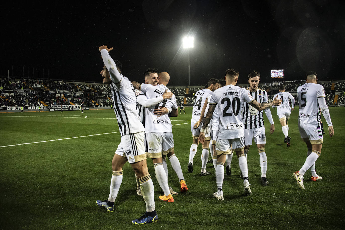 Fotos: Gorka Santamaría hace inmortal al Badajoz