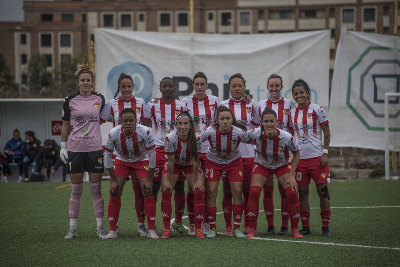 Fotos: El Cacereño empata el derbi contra el Santa Teresa en el descuento