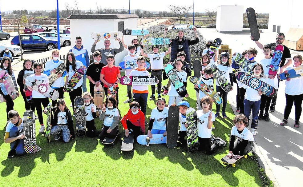 Uno de los alumnos aprende a subir a la rampa