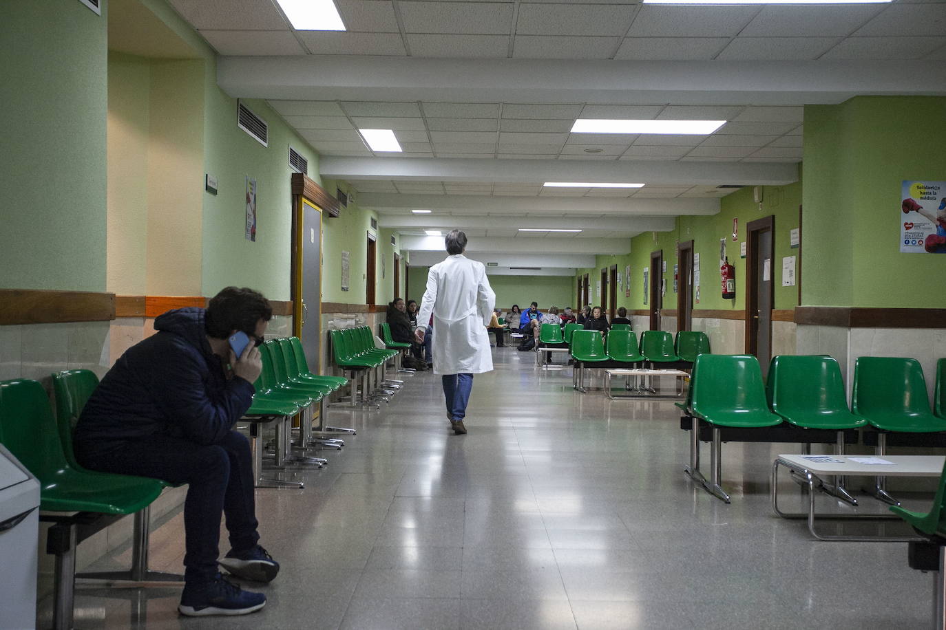 Imagen de archivo de una sala de espera en un centro médico extremeño. 