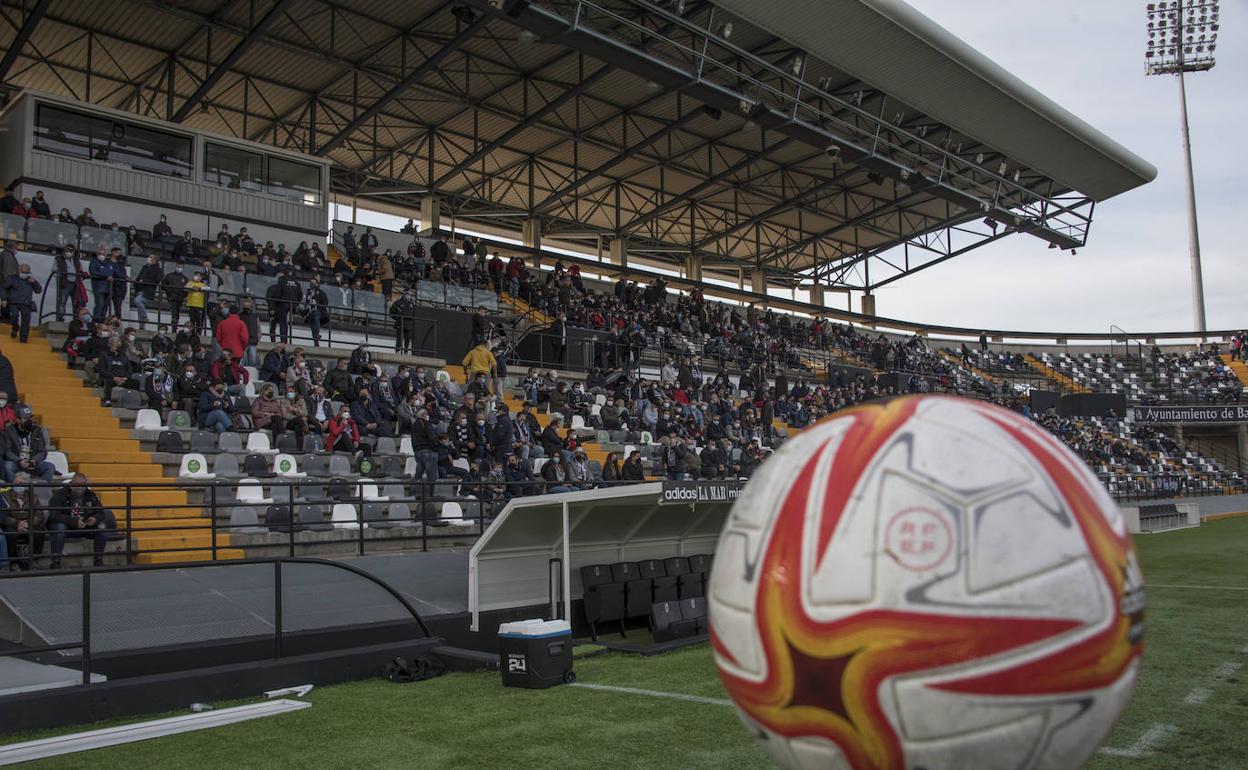 La pelota de la venta del Badajoz vuelve a estar en el tejado del grupo de Oliver. 