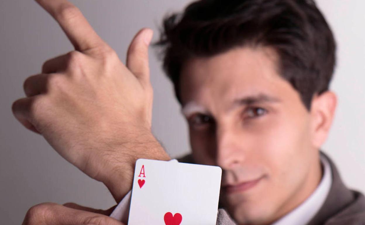 Jorge Luengo presenta en el López 'Descubriendo la magia'