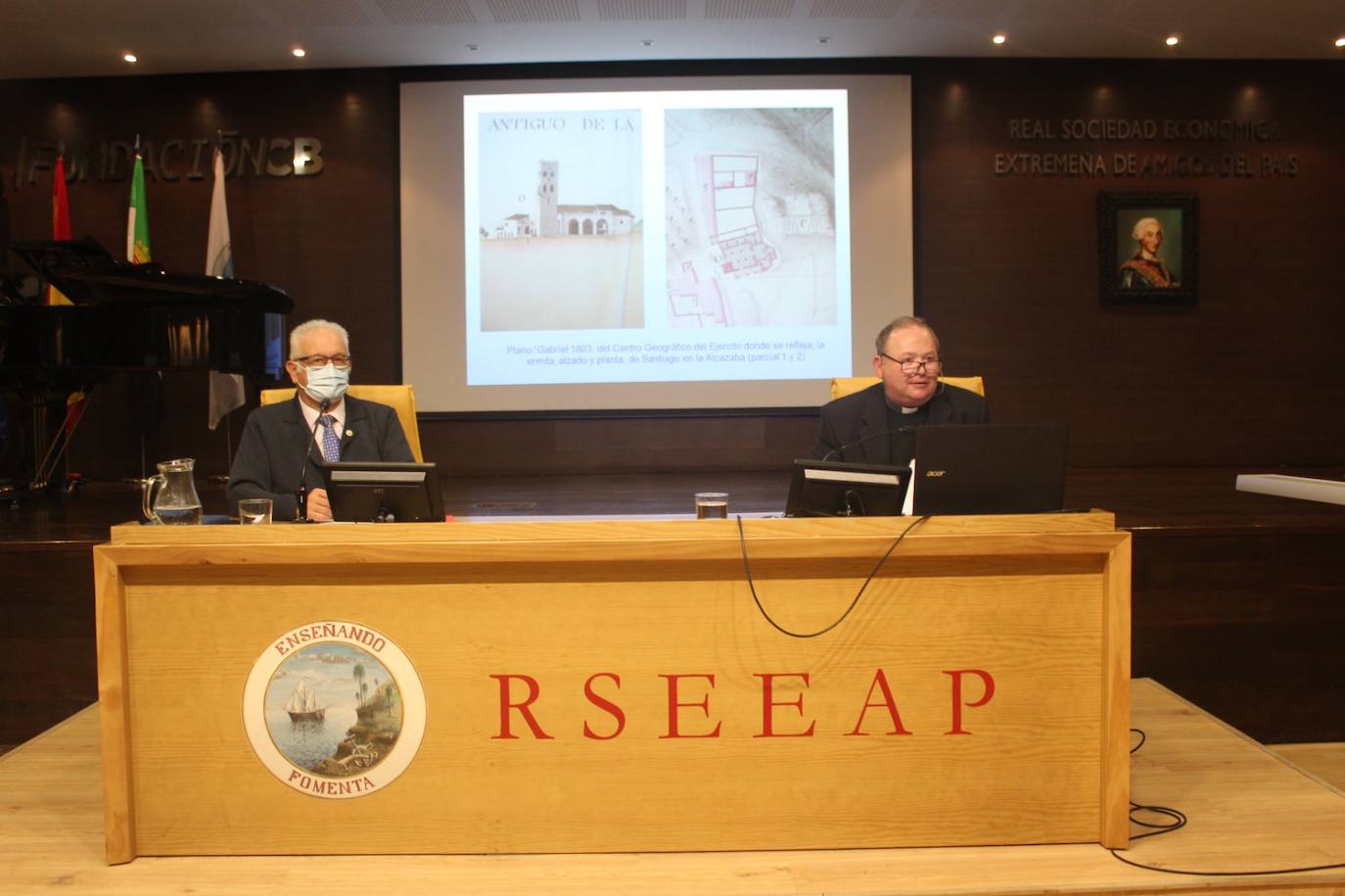 Charla sobre El Santo Entierro en la Económica.