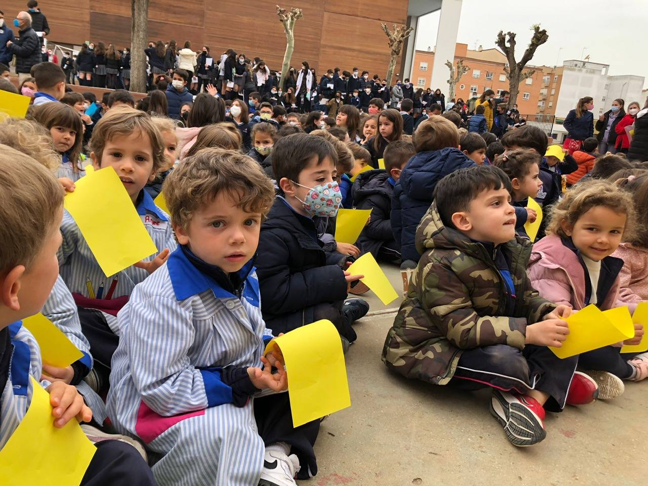 Acto de apoyo a Ucrania en el colegio Nuestra Señora del Carmen (Los Maristas)