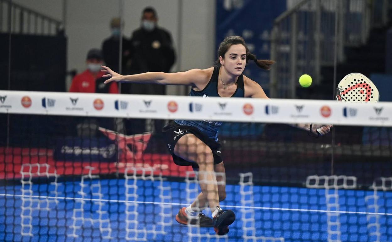 Paula Josemaría durante su primer partido en el torneo Vigo Open. 