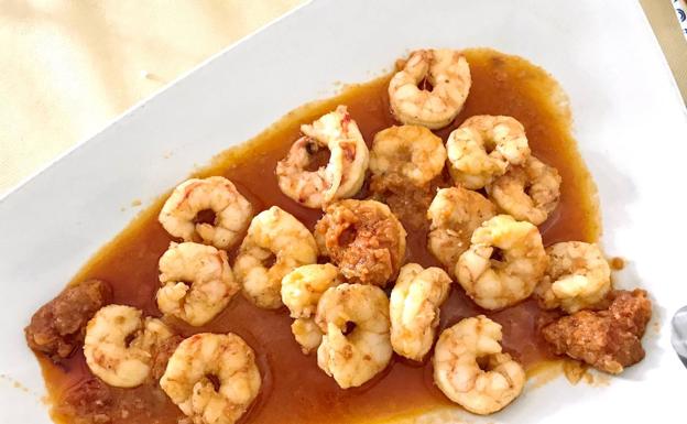 Gambas al ajillo con patatera.