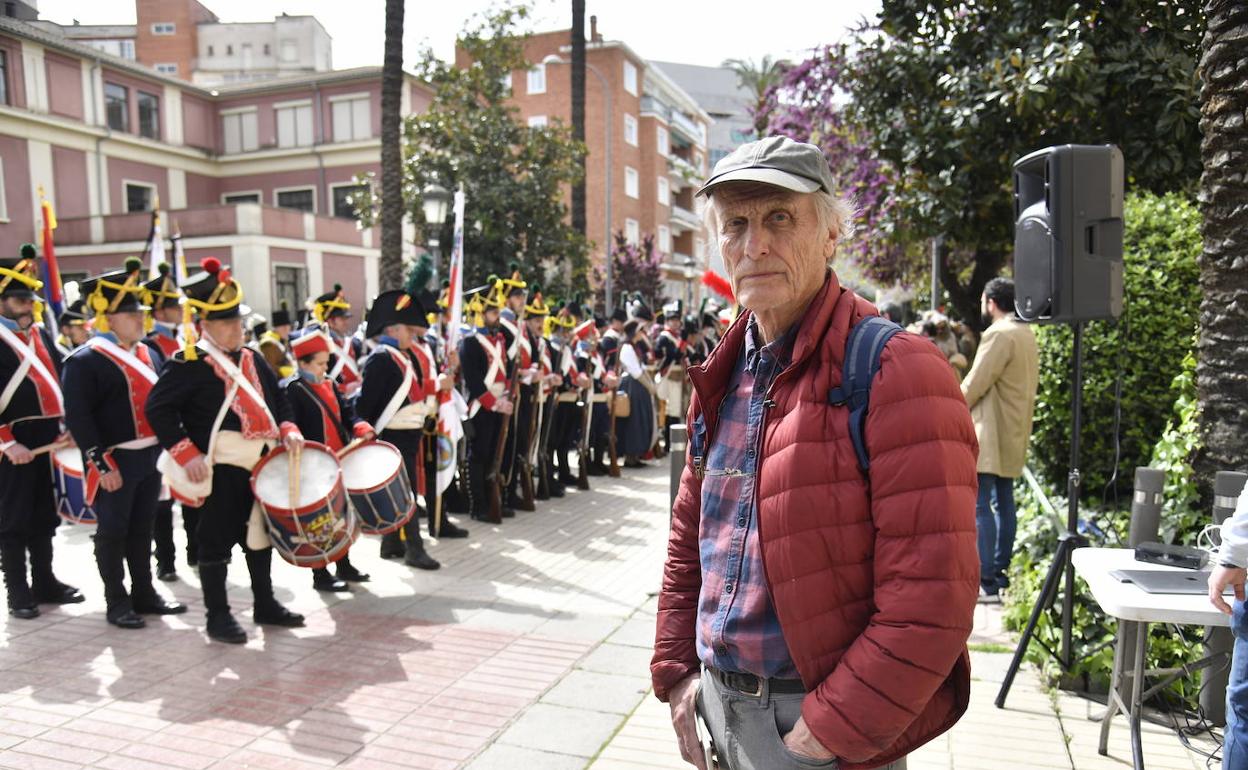 Tim Dyas el sábado en Badajoz, junto a los recreadores. 