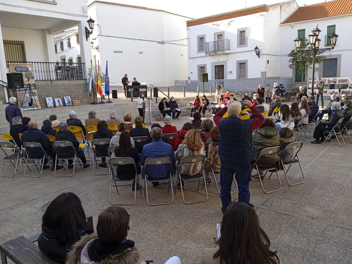 Fotos: Esparragosa coloca adoquines de la memoria en homenaje a cuatro vecinos víctimas del nazismo