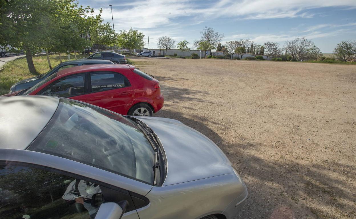 El Ayuntamiento de Cáceres vuelve a sacar a concurso el acondicionamiento del aparcamiento del cementerio
