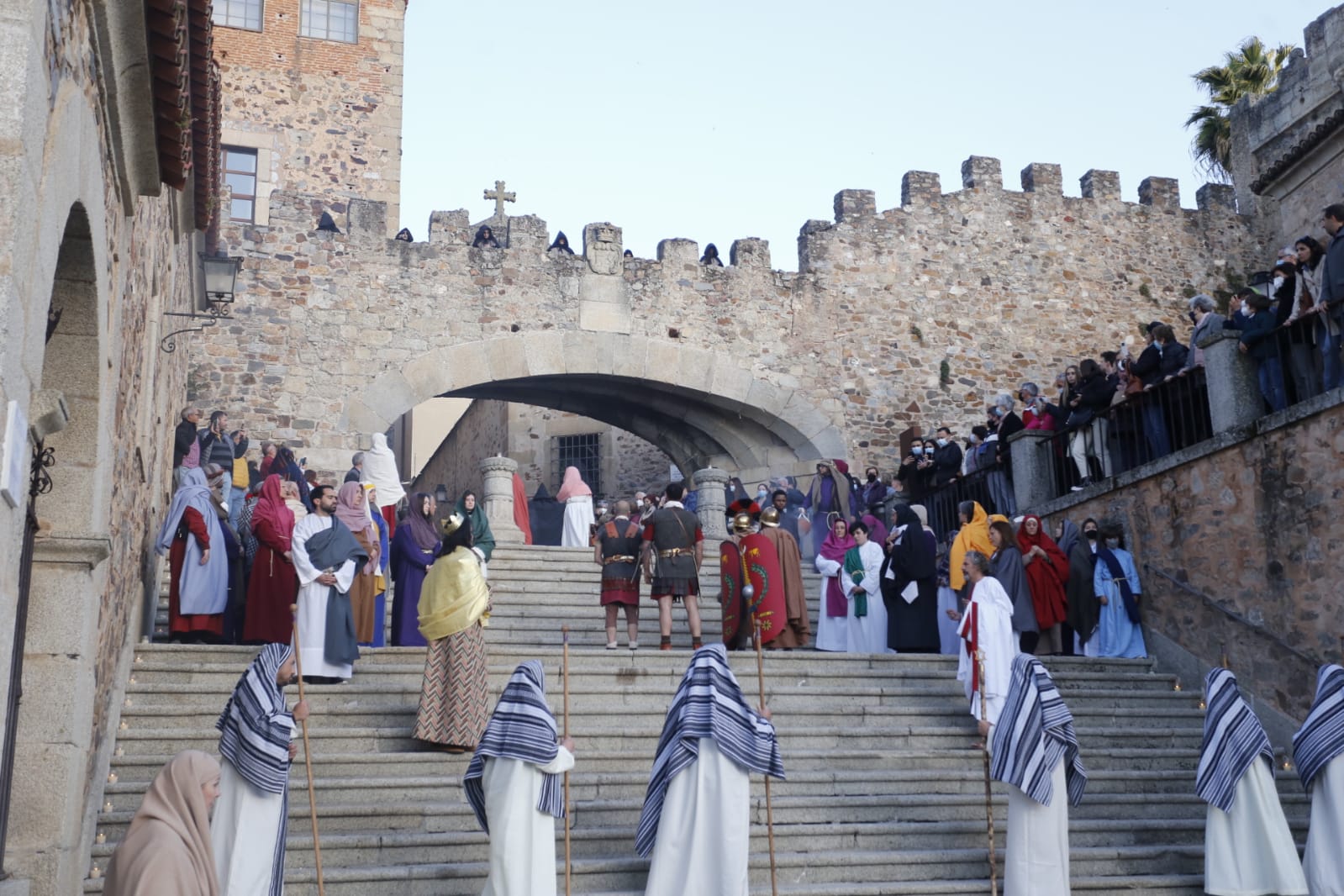Fotos: Cientos de cacereños siguen la Pasión Viviente