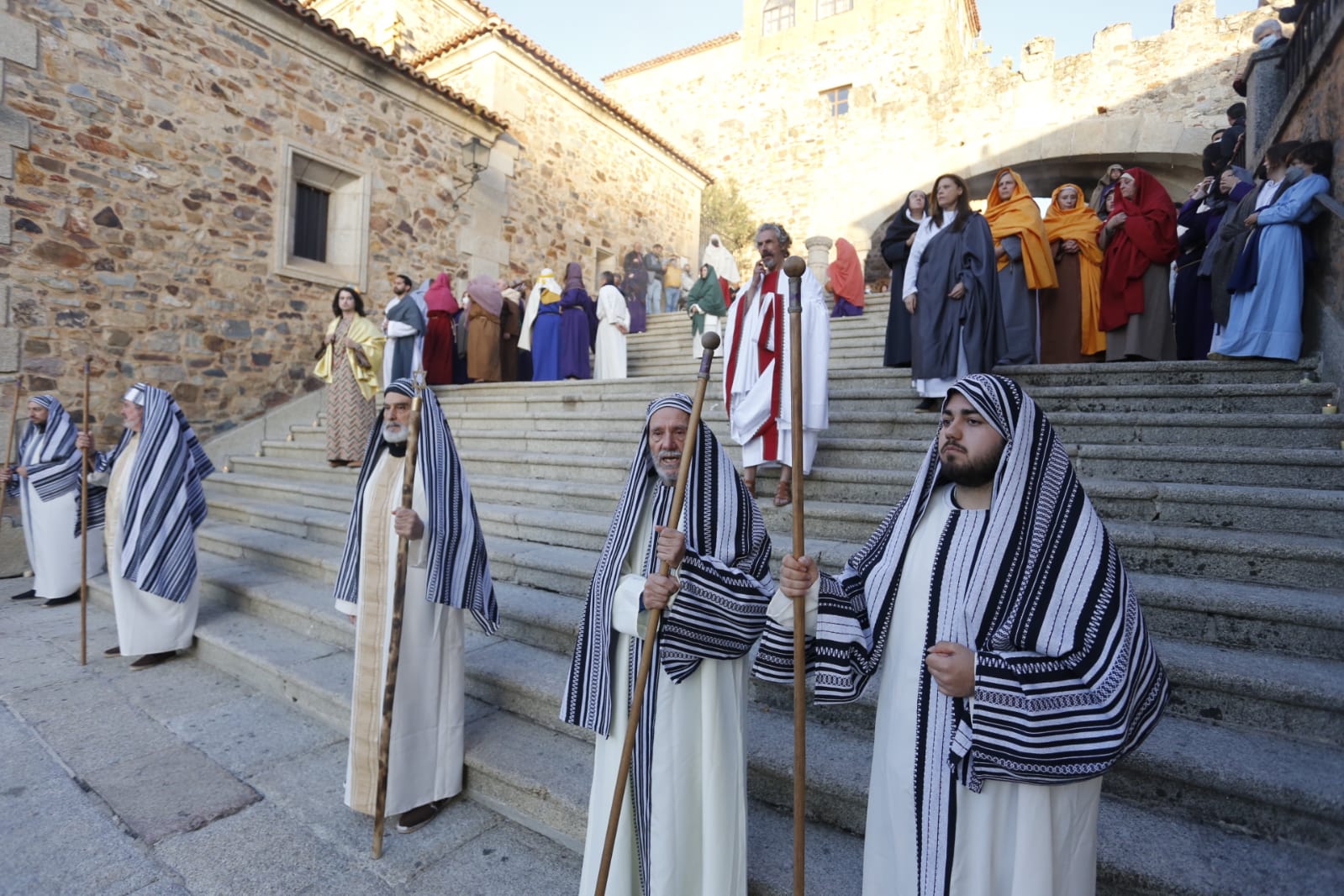 Fotos: Cientos de cacereños siguen la Pasión Viviente