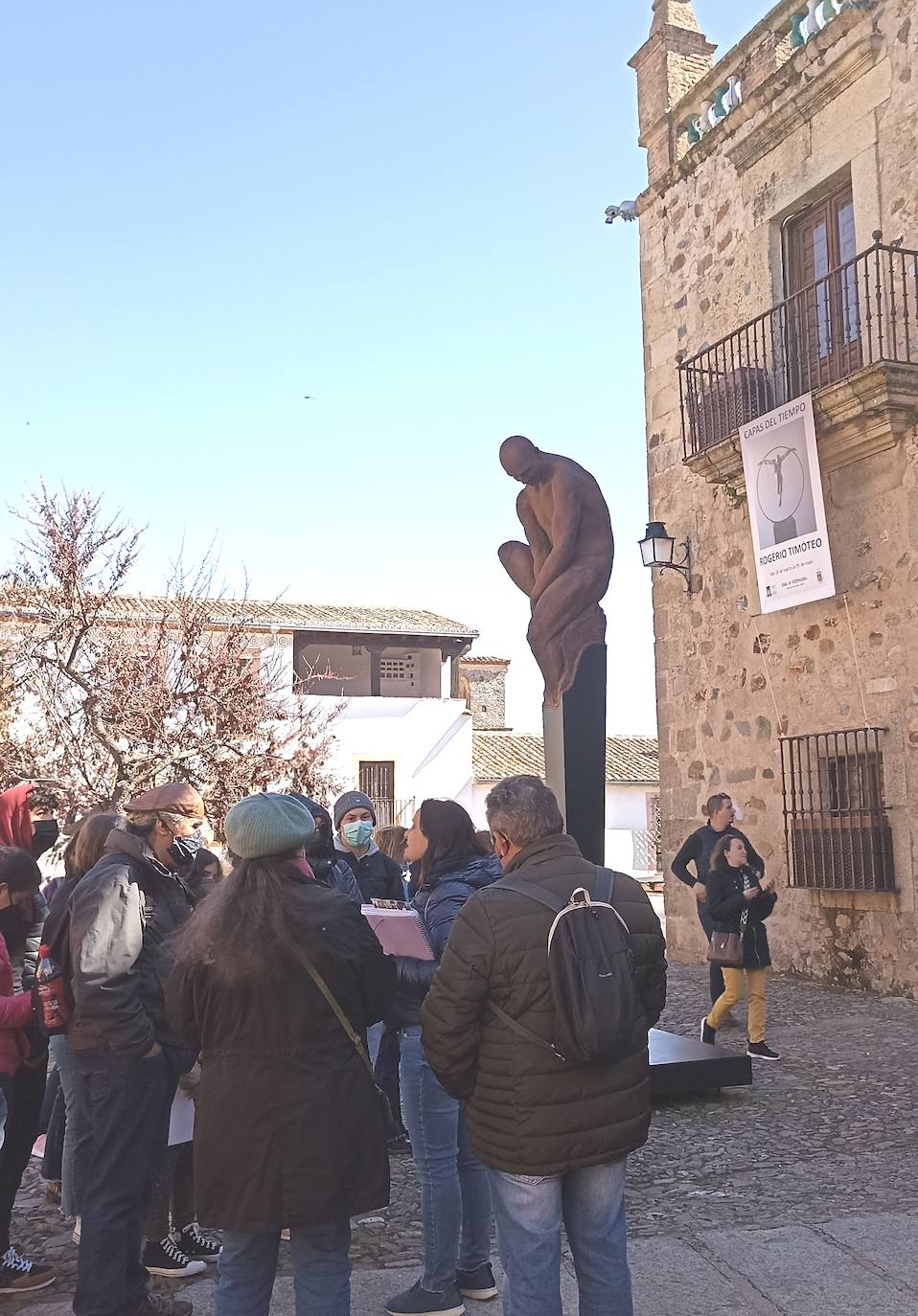 Obras del escultor portugués Rogério Timóteo, de la exposición 'Capas del tiempo' que se puede ver en el Museo de Cáceres hasta el 29 de mayo. 