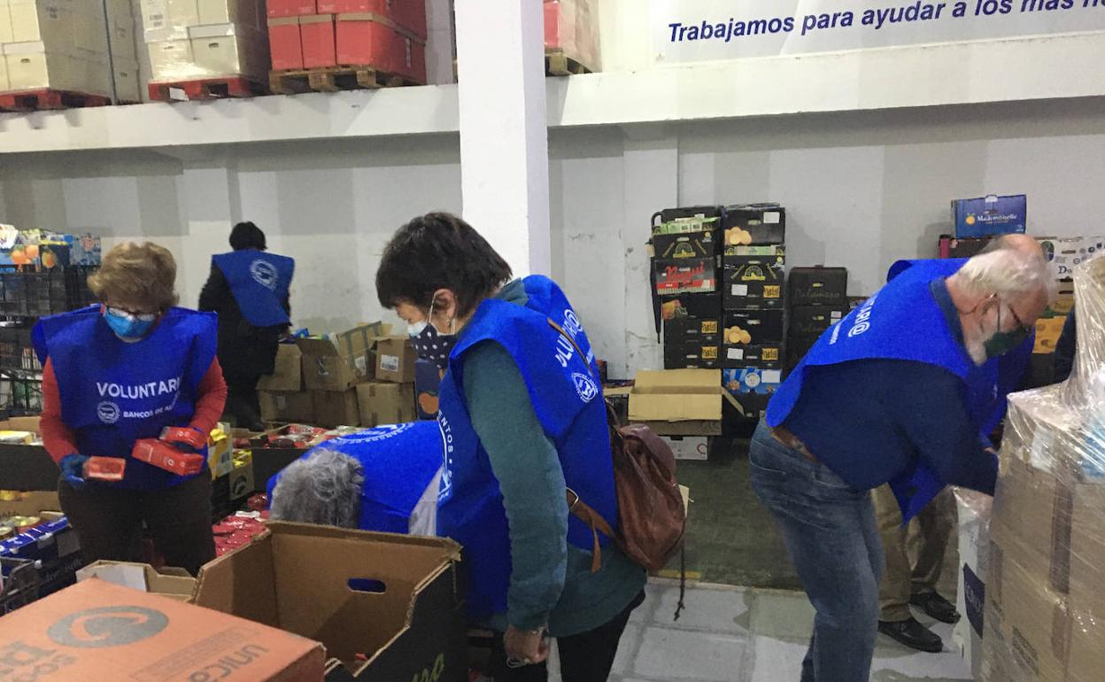 Voluntarios en el Banco de Alimentos de Cáceres. 
