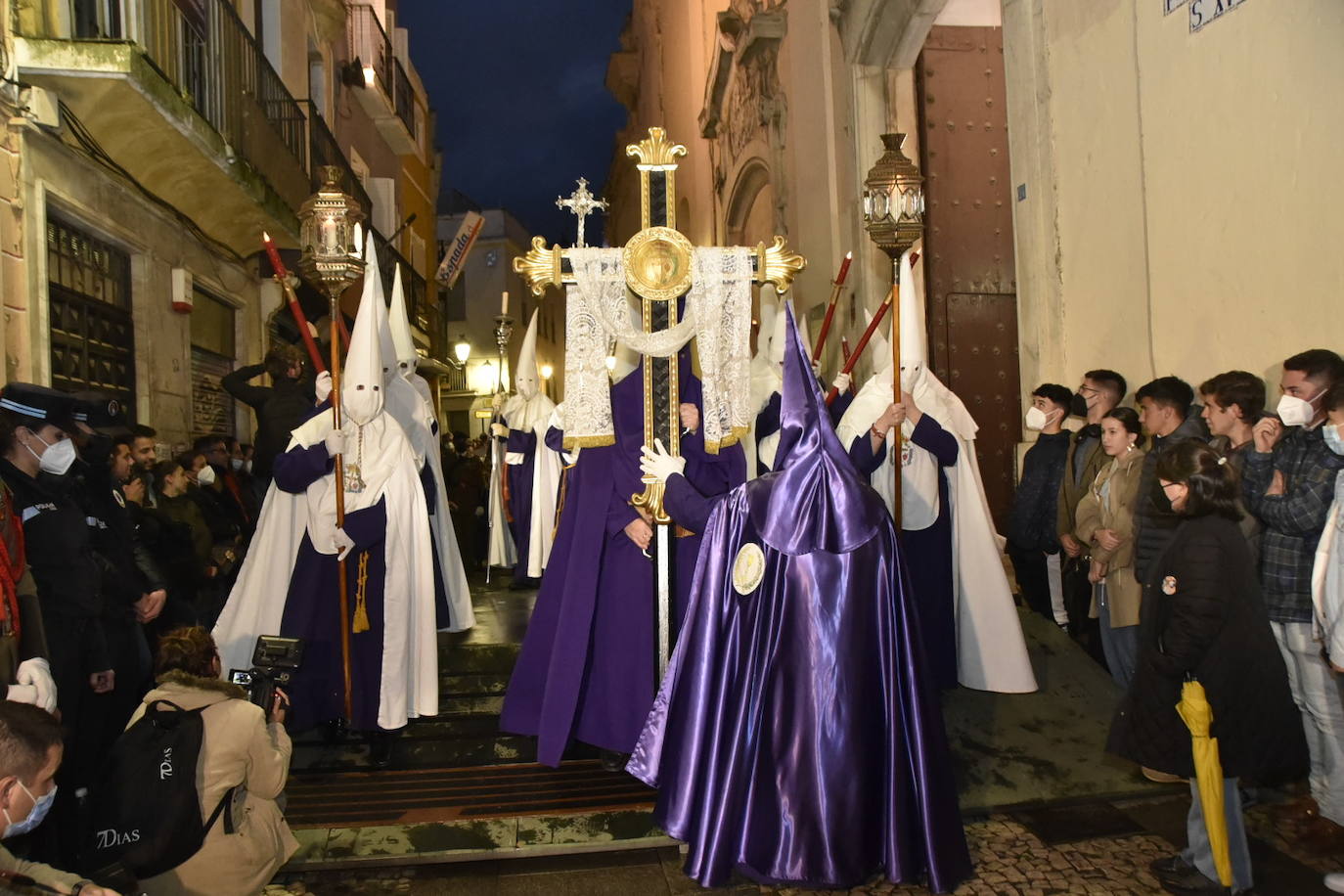 Hasta última hora no se decidió salir del templo