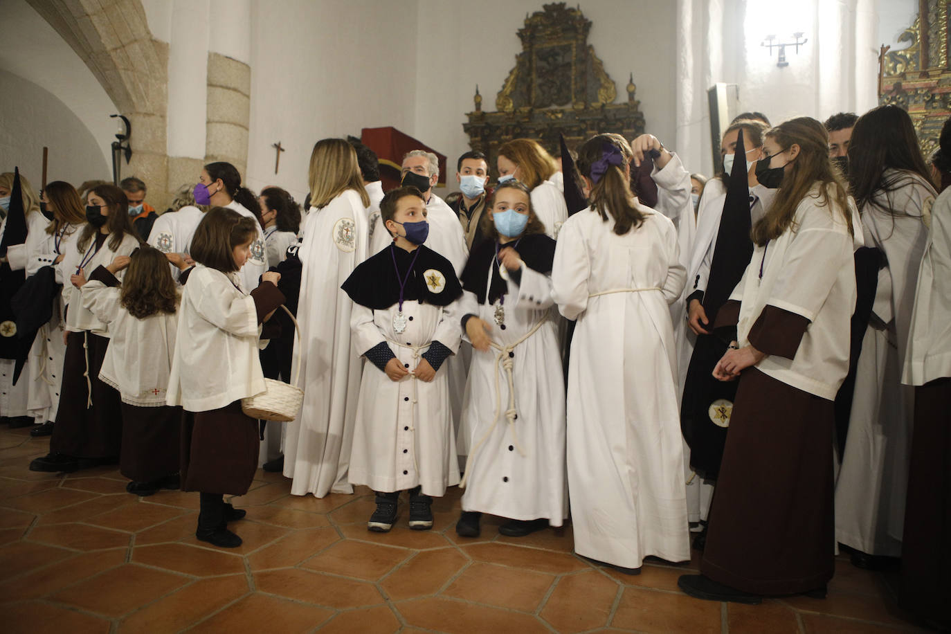 Fotos: Lunes Santo | La lluvia impide a Batallas y Salud desfilar el Lunes Santo en Cáceres