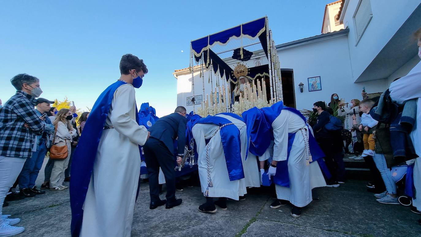 Salida de la Virgen de la parroquia de Nueva Ciudad.