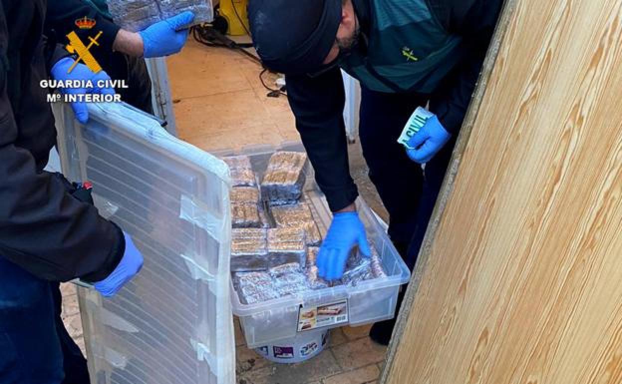 Caen dos bandas que traficaban con hachís en Tarragona y tenían vínculos en Extremadura