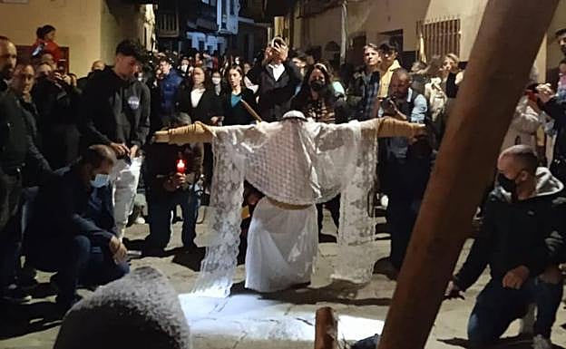 Valverde de la Vera revive el Vía Crucis de Los Empalaos