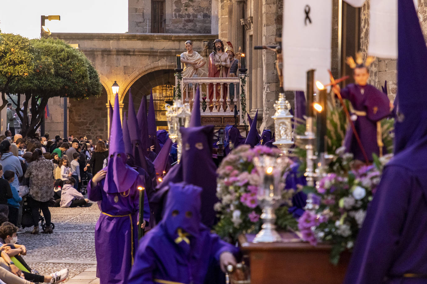 La Vera Cruz logró sacar sus cinco pasos en procesión