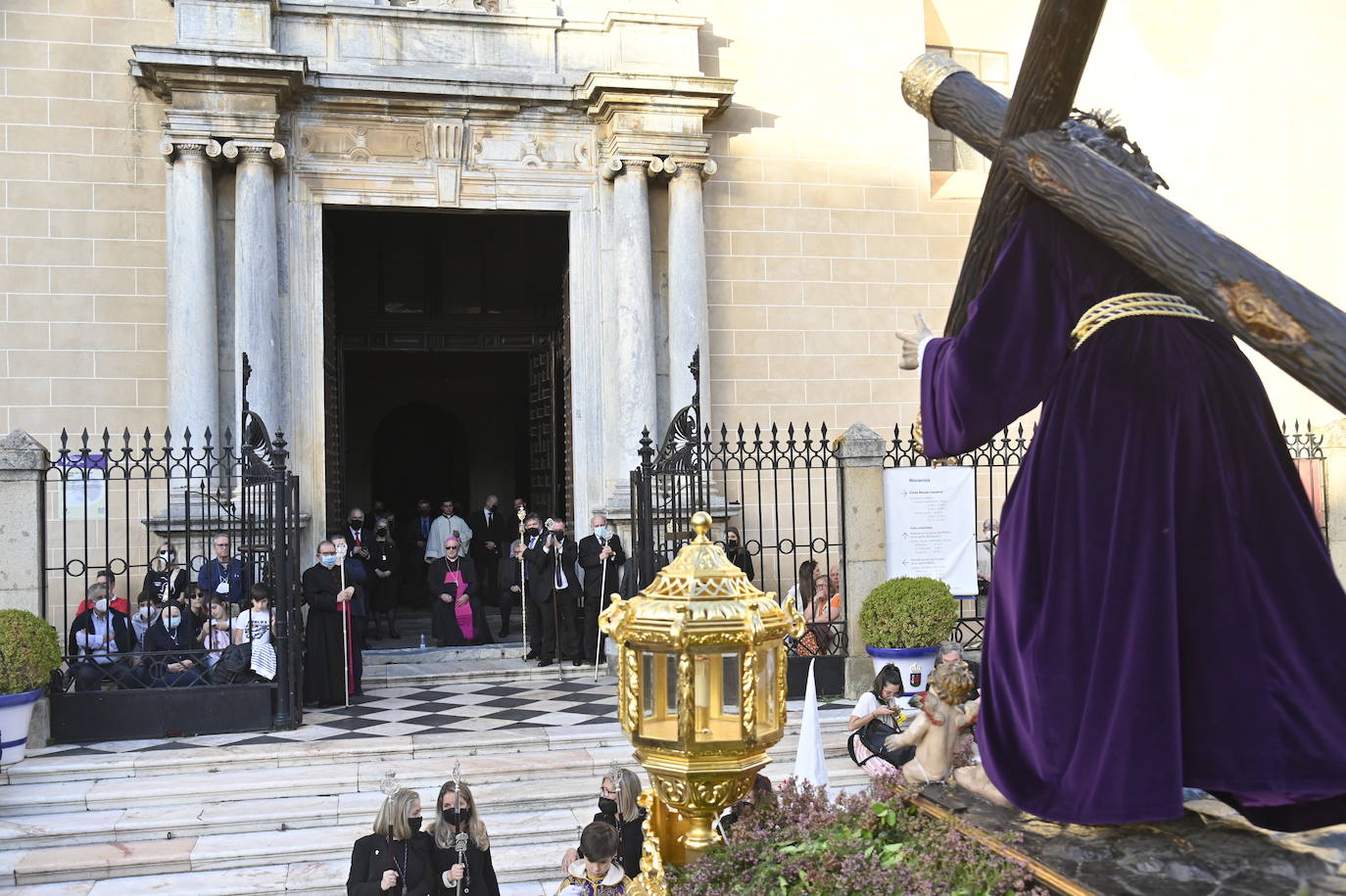 El Cristo de la Espina, frente a la Catedral. 