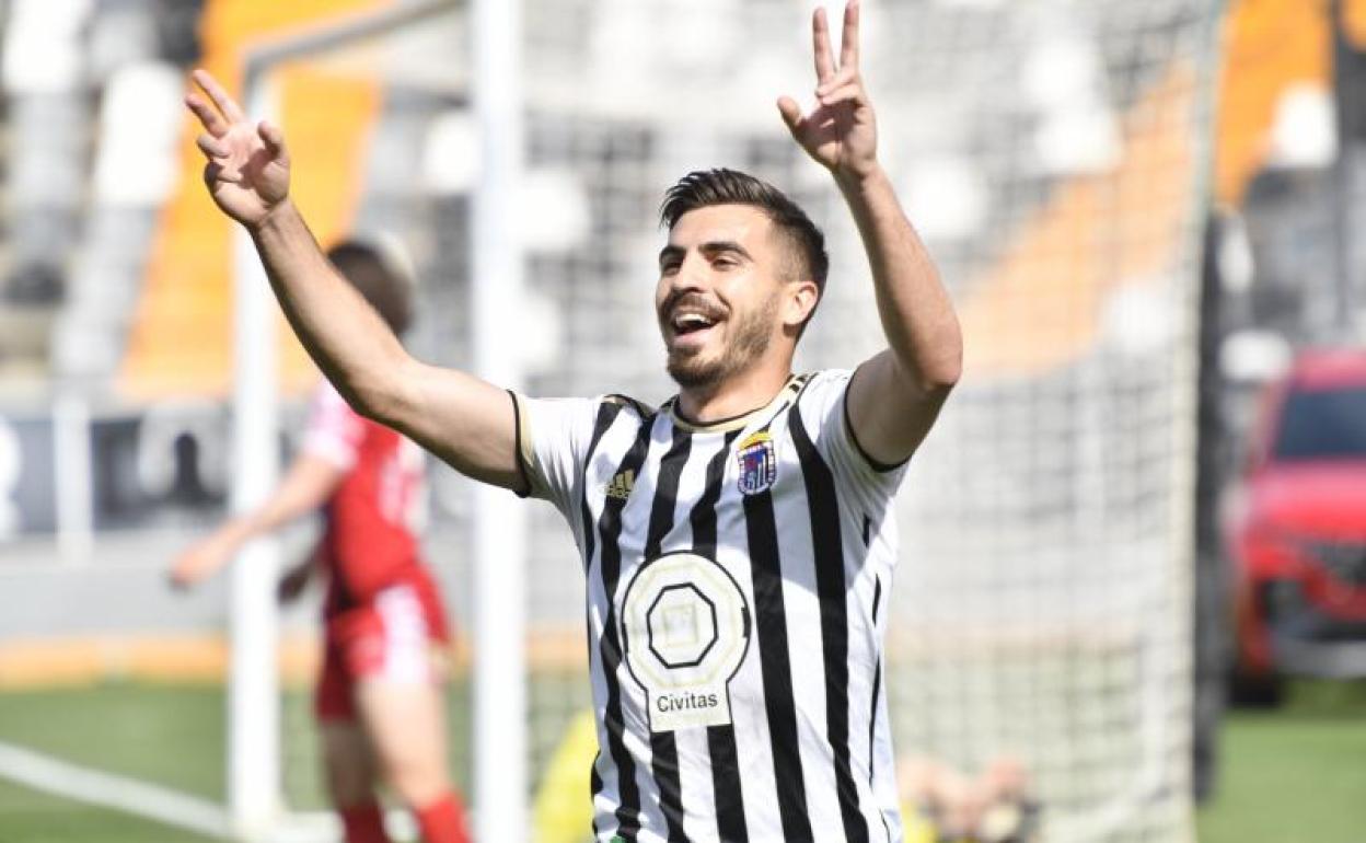 Zelu celebra el gol de la victoria del Badajoz. 