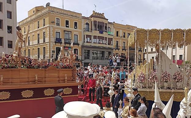 Apoteosis y gloria en el encuentro del Resucitado y la Virgen de la Aurora en Badajoz