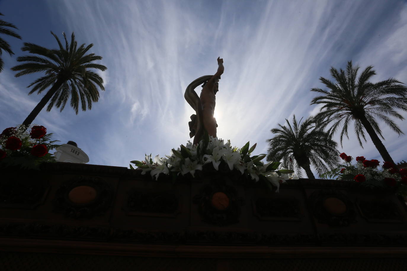 Fotos: Mérida vive la resurrección en el encuentro de la Plaza de España