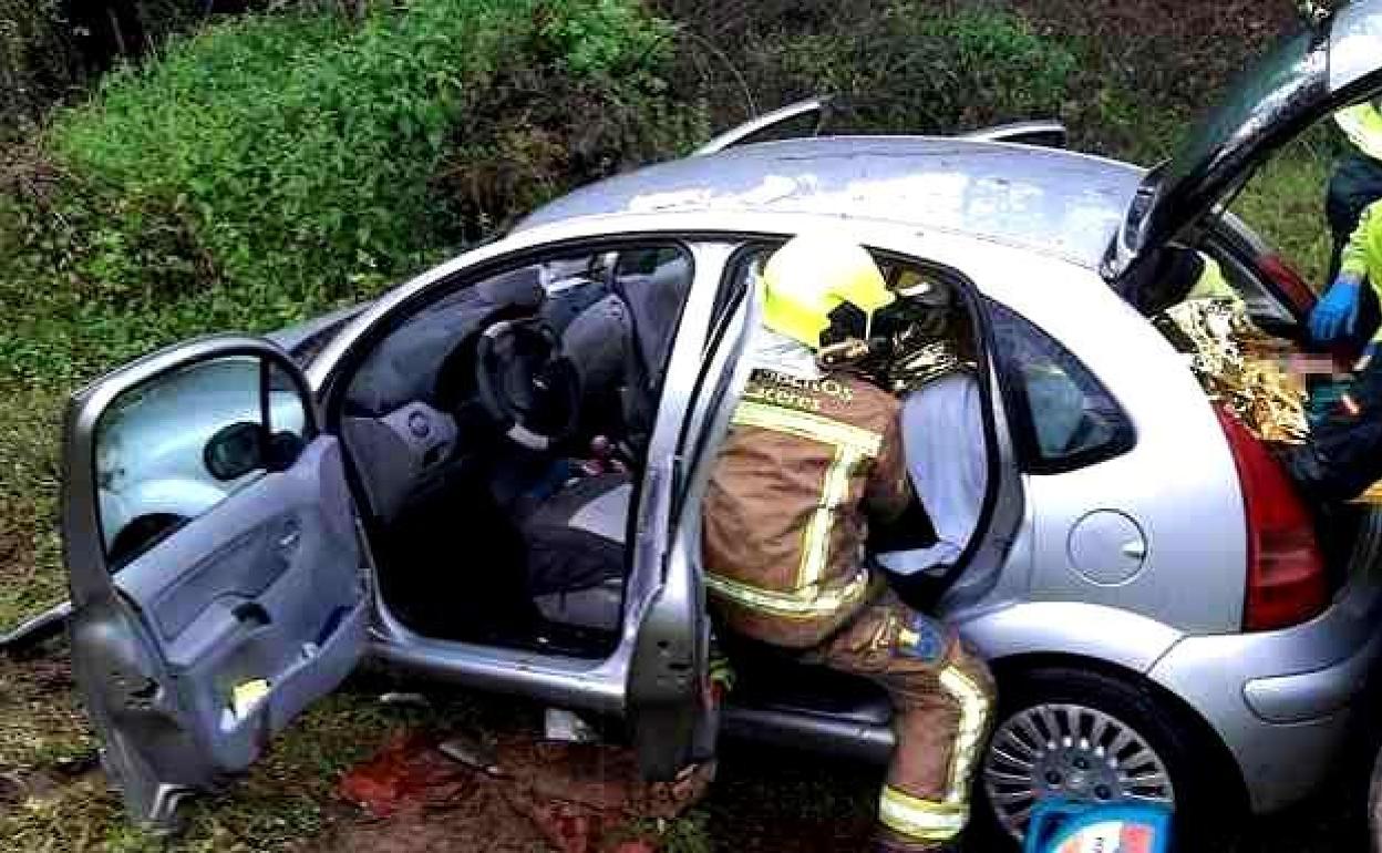 Uno de los accidentes ocurridos la semana pasada en las carreteras de La Vera. 