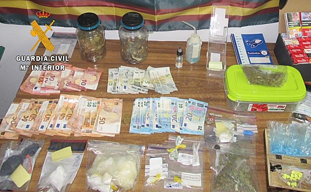 La Guardia Civil encontró en la casa registrada 2.777 euros en metálico.