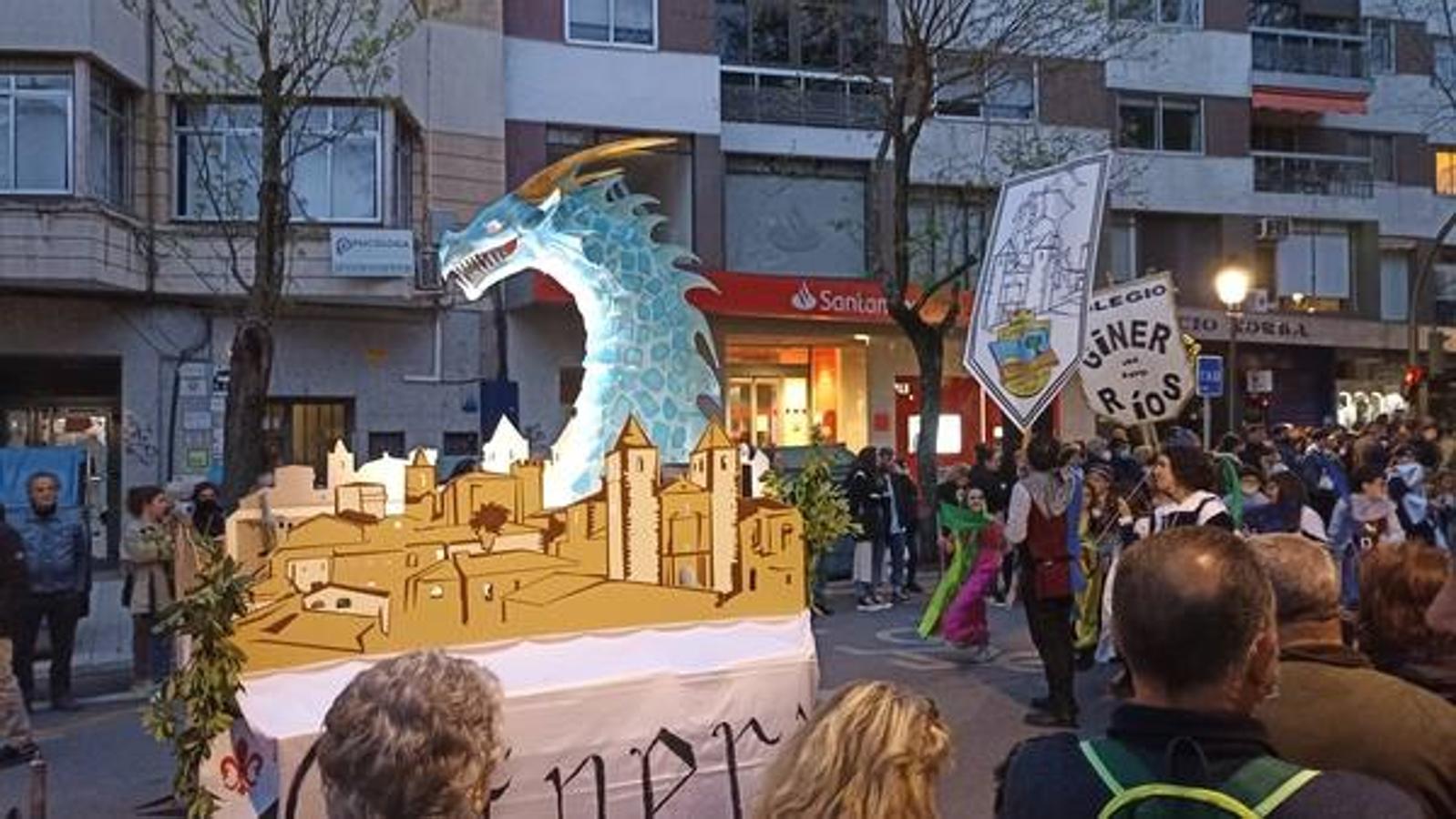 Fotos: El desfile de San Jorge de Cáceres, en imágenes