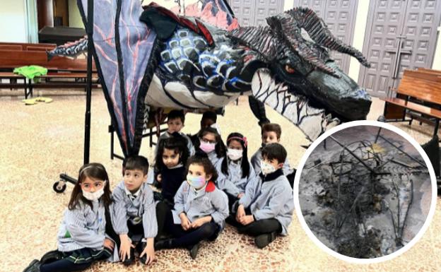 El dragón robótico del colegio Sagrado Corazón convertido en cenizas antes de desfilar en Cáceres