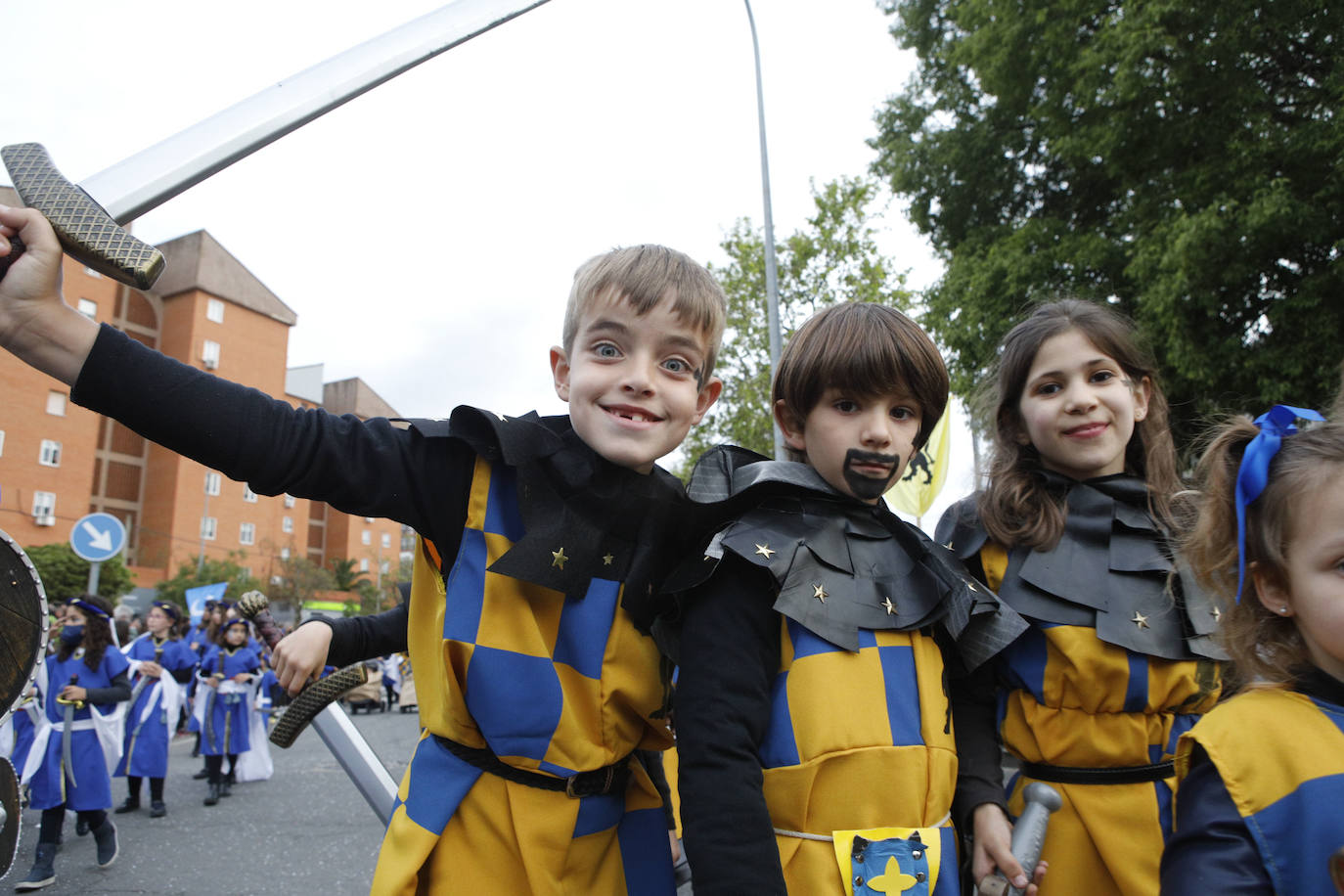 Fotos: El desfile de San Jorge de Cáceres, en imágenes