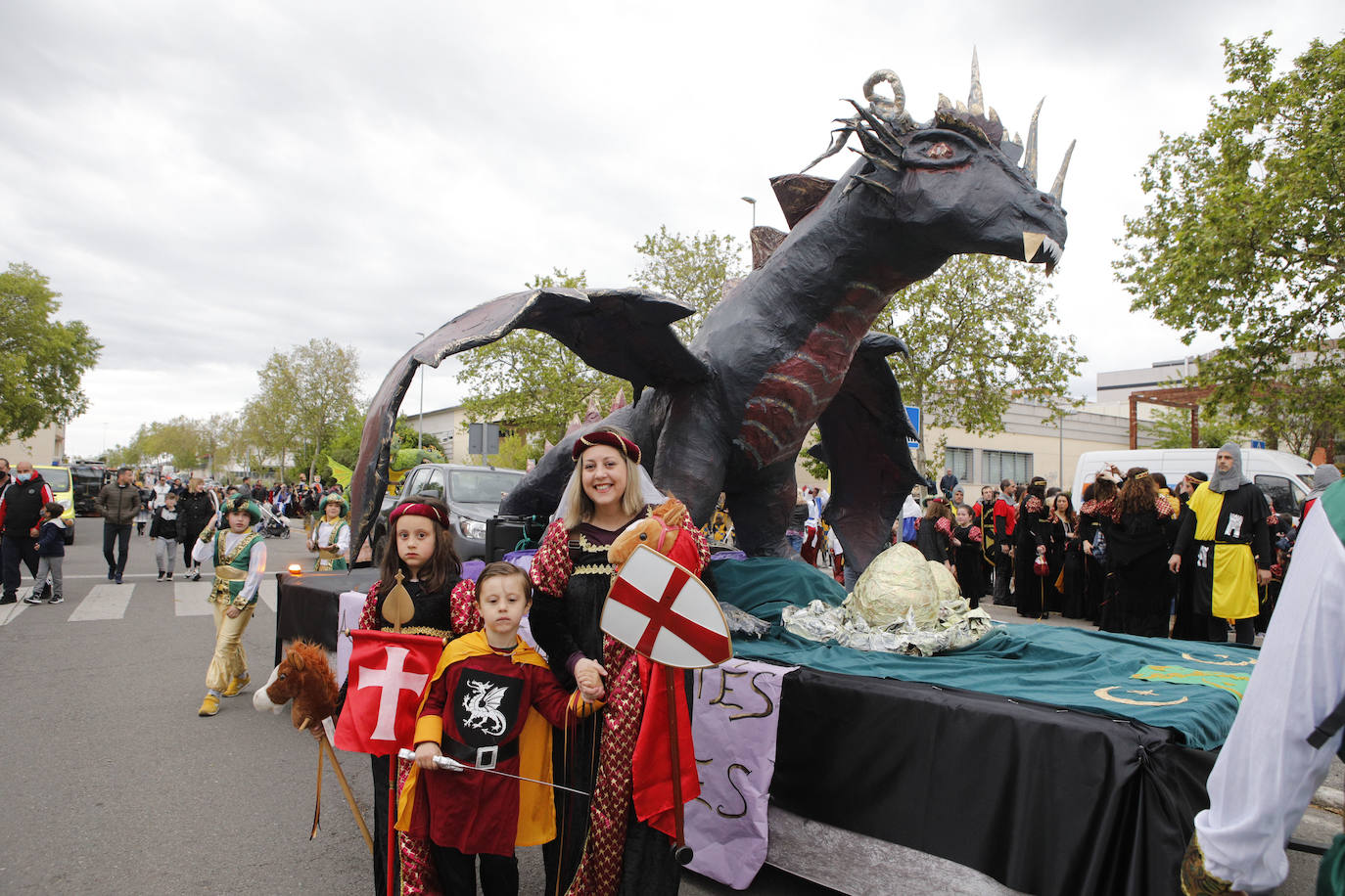 Fotos: El desfile de San Jorge de Cáceres, en imágenes