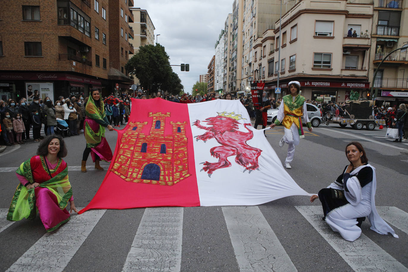 Fotos: El desfile de San Jorge de Cáceres, en imágenes