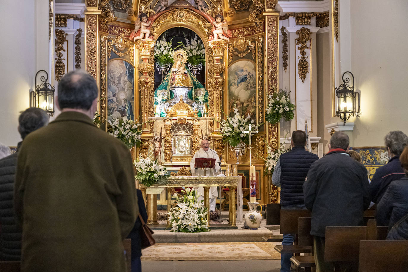 Centenares de placentinos acompañan a la patrona en la procesión de este domingo.